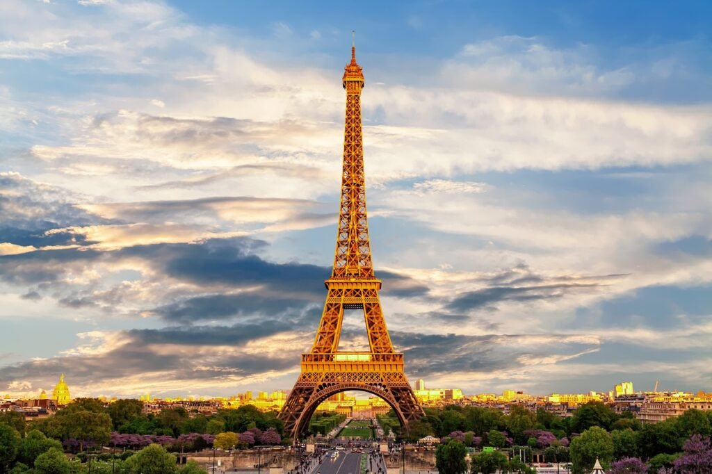 Luxury taxi service Paris – premium taxi ride by Eiffel Tower Luxury taxi service Paris – premium taxi ride by Eiffel Tower