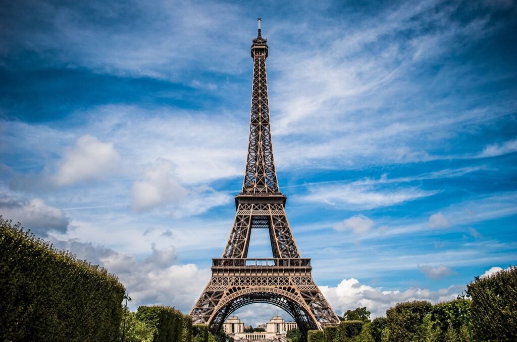 Luxury taxi service Paris – taxi near the Eiffel Tower