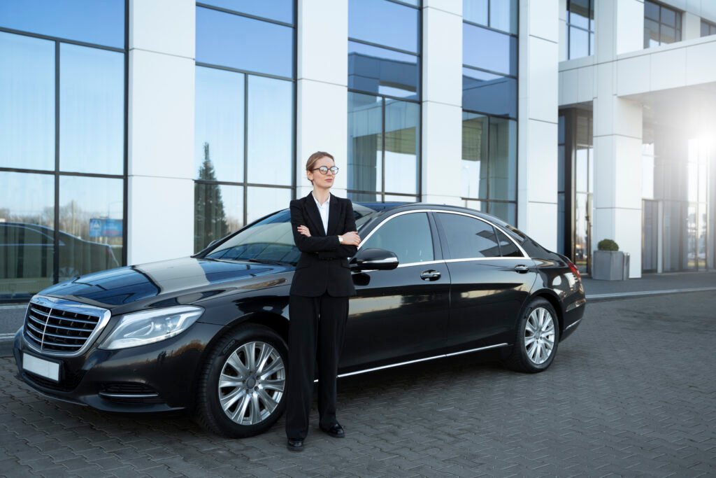 Luxury taxi service Paris – Driver waiting for client in front of hotel in Paris